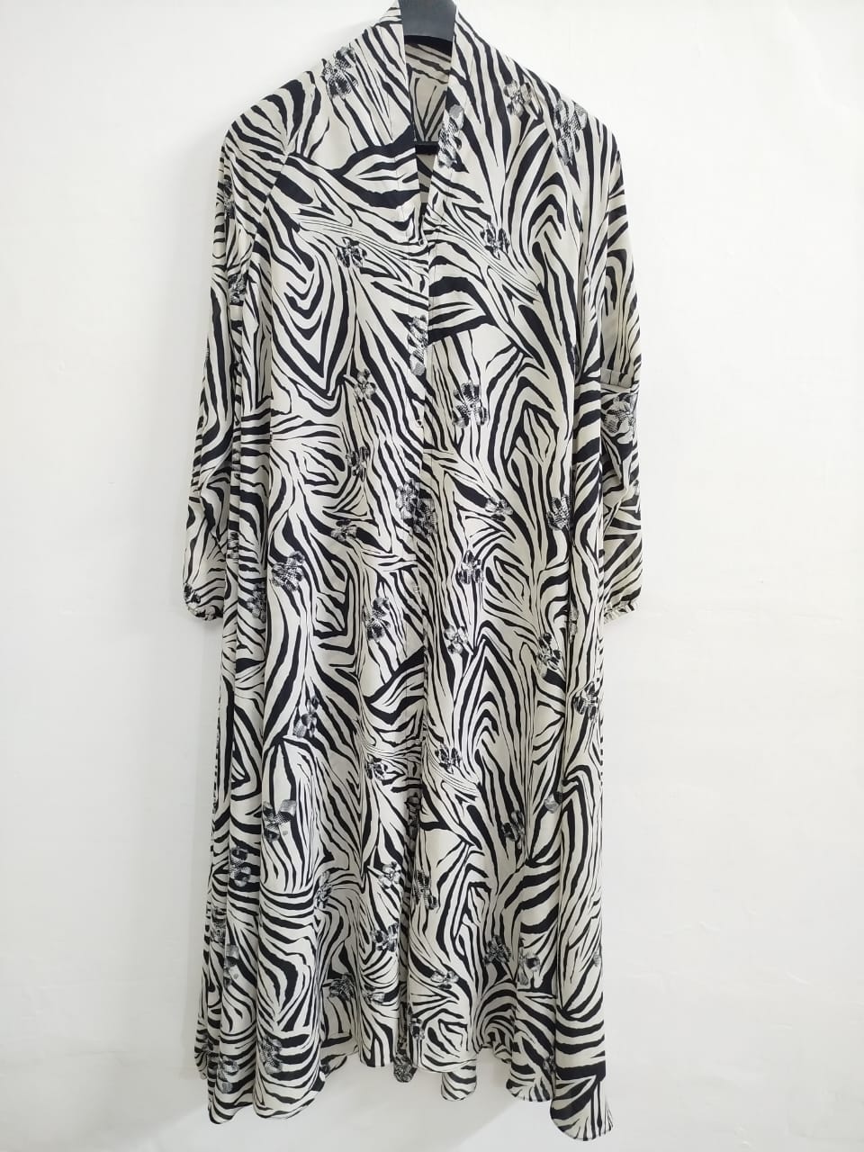 Monochrome Soft Chiffon Printed Abaya